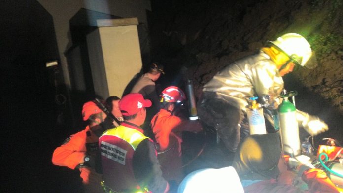 Proses evakuasi underpass perimeter selatan