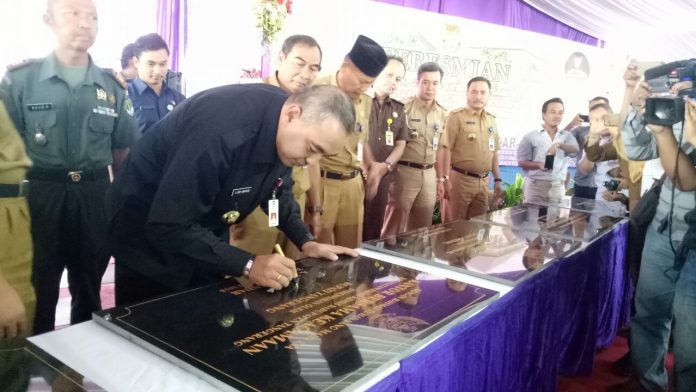 Zaki Resmikan Sarana Pelayanan Publik di Panongan