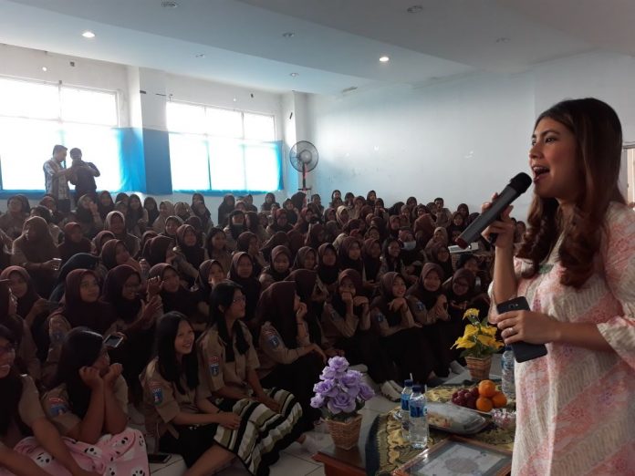 IMG-20180207-WA0008 Isyana Bagoes Oka Berbagi Pengalaman Jurnalistik di Tangsel