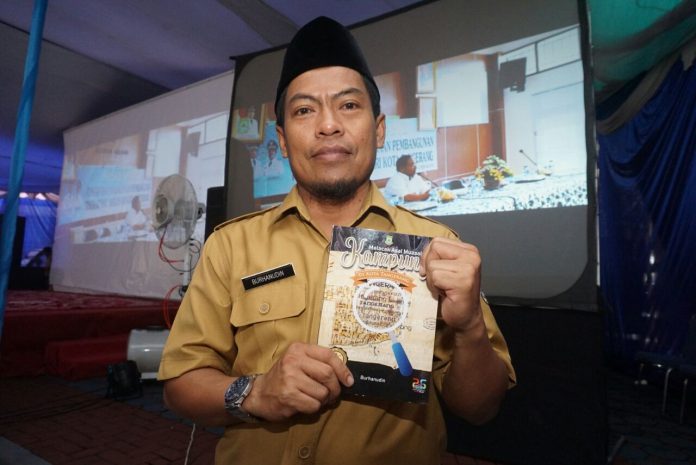 IMG-20180212-WA0003 Penulis Buku asal mula kota tangerang./dok; eky.kk