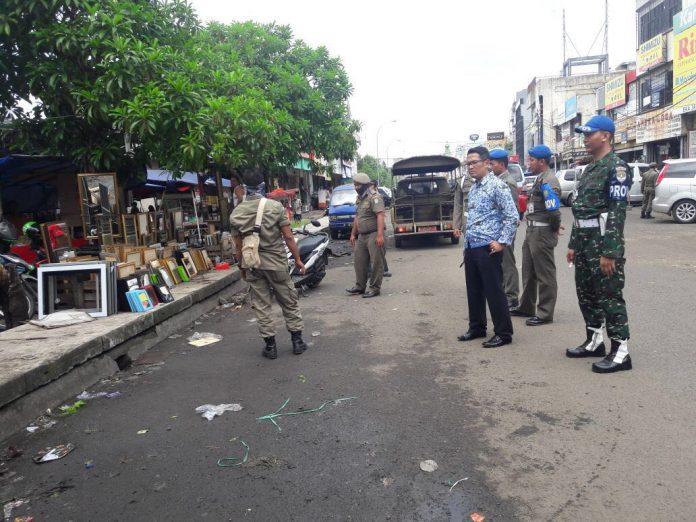 Satpol PP razia pedagang kaki lima