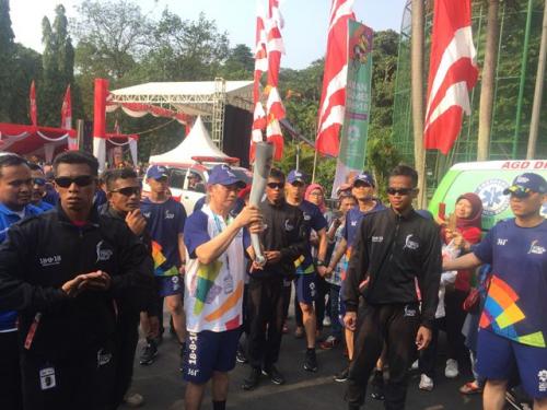 dari-ragunan-pawai-obor-asian-games-mulai-bergerak-ke-pejaten-6xWmnO8xxf