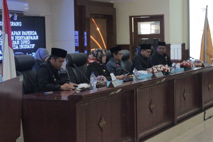 RAPAT PARIPURNA 4