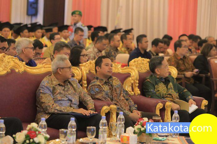 wisuda diploma tiga 10