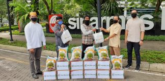 Yayasan Muslim Sinar Mas Land Serahkan Bantuan kepada Pemakmur Masjid