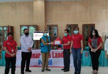 Sinar mas land serahkan bantuan pangan untuk masyarakat Tangsel