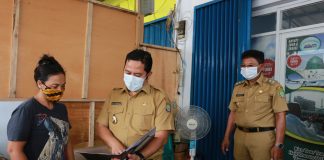 Arief-Sachrudin bagikan langsung IUMK ke pelaku usaha perseorangan