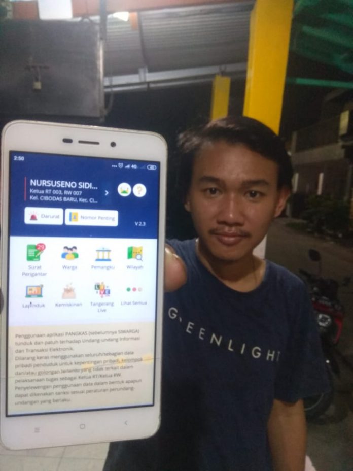 GUNAKAN APLIKASI PANGKAS