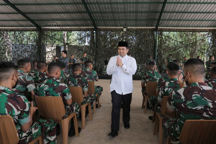 KUNJUNGAN KE YONIF 203 (4)