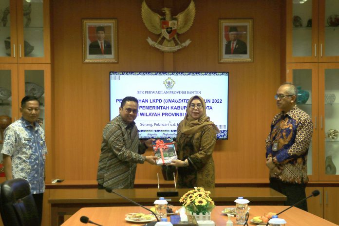 PENYERAHAN LKPD - WALIKOTA 1