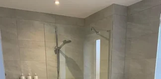 5 Bahan Praktis dan Mudah Ditemukan untuk Merawat Kebersihan Lantai Kamar Mandi