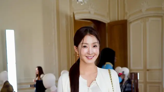 033431500_1742206567-potret-cantik-lee-si-young-usia-42-2-69e3b