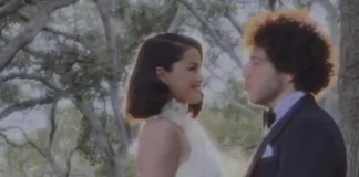 Selena Gomez Resmi Menikah dengan Benny Blanco, Tampil Anggun dalam Gaun Halter dengan Punggung Terbuka Ralph Lauren