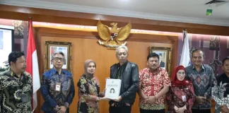 Temui Wamensos, Bupati Nganjuk dan TP2GP Serahkan Usulan Kepahlawanan Marsinah