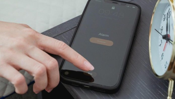 apakah-menekan-tombol-snooze-buruk-untuk-kesehatan-ini-penjelasannya-foto-pexelscommiriam-alonso-1760345886818_169