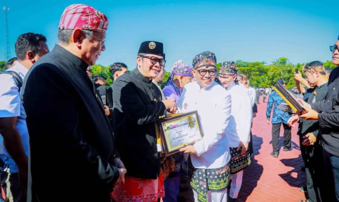 bank-foto-uSgqmye4yx5WdRMmLLMW1759581739