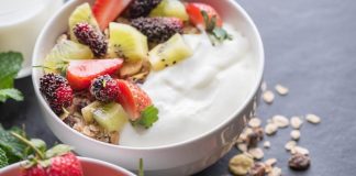 Selain Baik untuk Pencernaan, Ini 4 Manfaat Mengejutkan Yogurt untuk Kulit