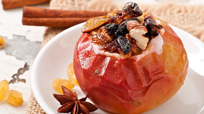 011440200_1771233312-baked-apples-with-raisins-nuts-honey