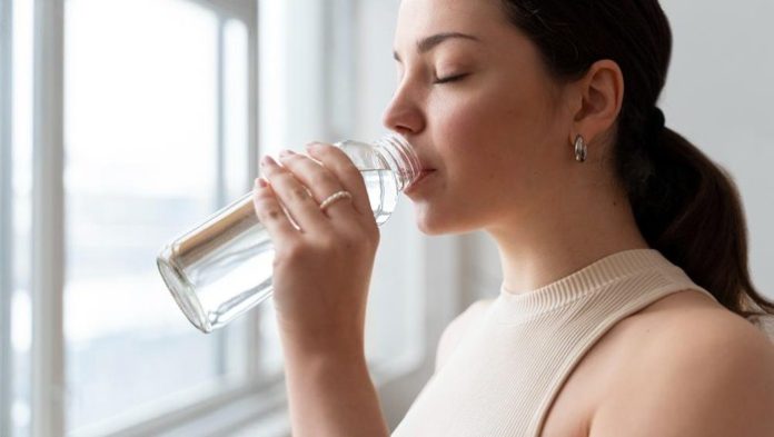 minum-air-putih-sebelum-makan-foto-freepikcomfreepik-1769417155518_169