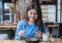 5 Camilan Sehat yang Bisa Membantu Meredakan Stres