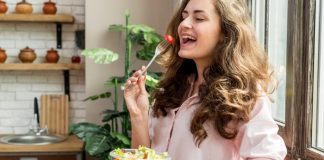 5 Topping Salad Tinggi Protein untuk Diet yang Bikin Kenyang Lebih Lama