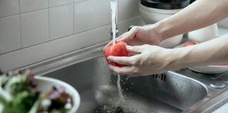 5 Cara Efektif Mencuci Buah dan Sayuran