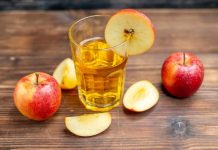 8 Manfaat Rutin Minum Air Cuka Apel di Pagi Hari