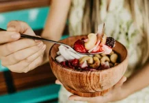 Ingin Sarapan Lebih Sehat? Coba Resep Smoothie Bowl yang Kaya Serat dan Rendah Kolesterol Ini