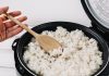 4 Kebiasaan Penyebab Nasi Cepat Basi di Rice Cooker