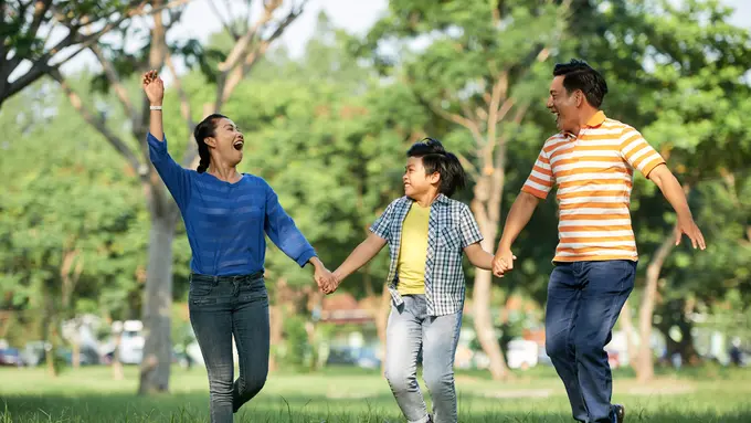 001738400_1766692341-adorable-family-having-fun-park