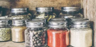 Trik Memaksimalkan Rasa Masakan dengan Bumbu Dapur Alami