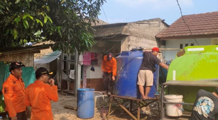 Pemkot Tangsel Bantu Air Bersih Ke Warga Yang Terdampak Kekeringan