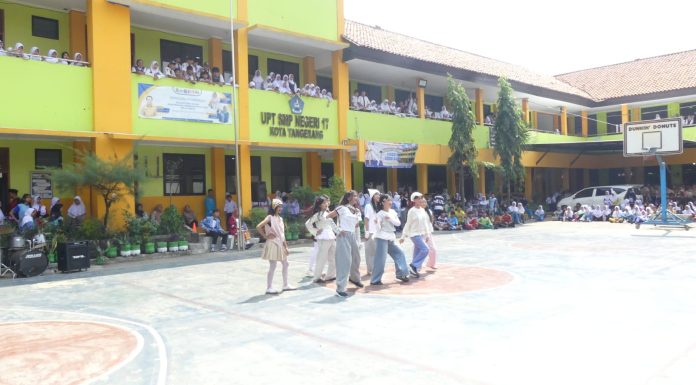 Hari Keempat MPLS Ramah, SMPN 17 Kota Tangerang Tampilkan Pentas Seni untuk Kenalkan Ekskul