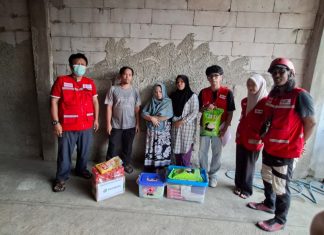 PMI Kota Tangerang Salurkan Bantuan untuk Korban Kebakaran di Gebang Raya