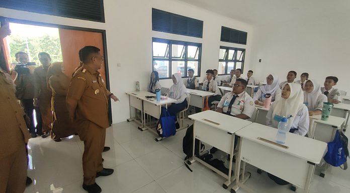 Tinjau MPLS di SMKN 12 Kota Tangerang, Gubernur Banten Soroti Pemerataan Akses Pendidikan dan Evaluasi SPMB