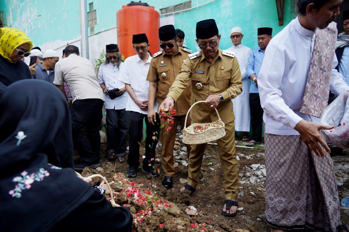 PEMAKAMAN KETUA DPRD-WALIKOTA6