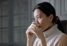 5 Minuman yang Baik Dikonsumsi di Pagi Hari untuk Bikin Kulit Glowing
