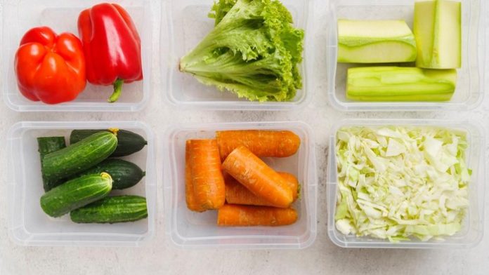 makanan-yang-tidak-boleh-disimpan-di-wadah-plastikfoto-magnific-1783328847507_169