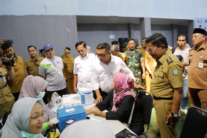 CEK KESEHATAN GRATIS KARANG TENGAH- WALIKOTA7