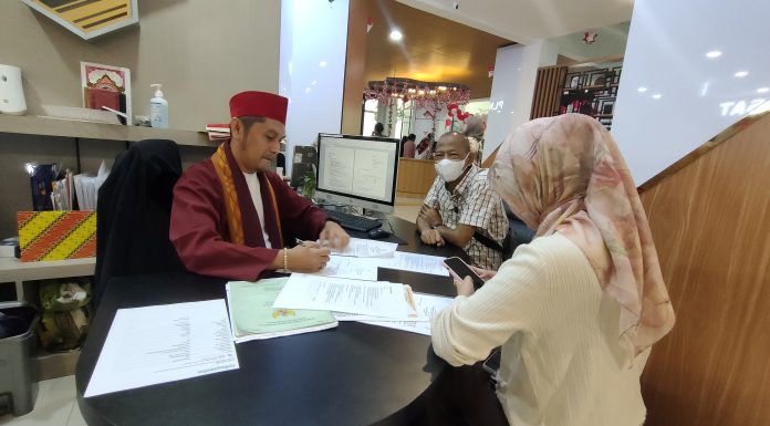 Meriahkan HUT RI Ke-81, Petugas MPP Kenakan Pakaian Adat Nusantara