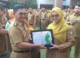 Guru SMPN 30 Kota Tangerang Juara I Lomba Inovasi Media Pembelajaran PRLH, Sulap Barang Bekas Jadi Alat Belajar Interaktif