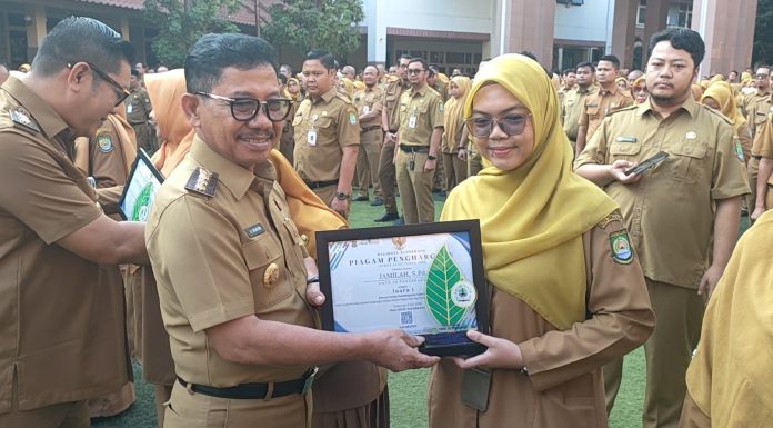 Guru SMPN 30 Kota Tangerang Juara I Lomba Inovasi Media Pembelajaran PRLH, Sulap Barang Bekas Jadi Alat Belajar Interaktif