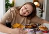 6 Cara Mengatasi Kebiasaan Makan Akibat Stres