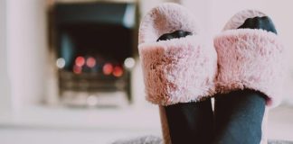4 Manfaat Sandal Rumah yang Empuk, Sepele tapi Penting!