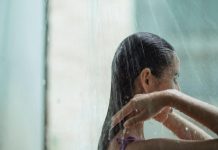 Mandi Pagi atau Malam, Mana yang Lebih Baik untuk Kesehatan?