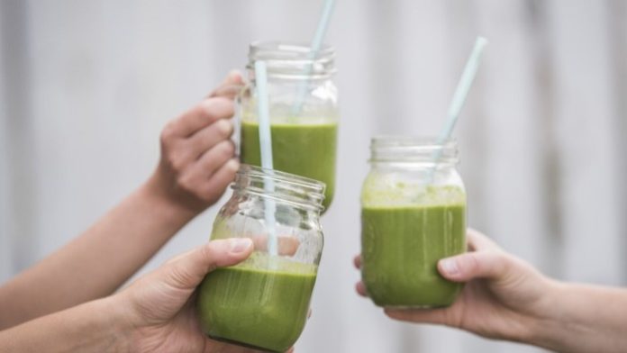 polusi-udara-tinggi-ini-3-minuman-yang-bantu-jaga-kesehatan-menurut-ahlifoto-freepikcomwirestock-1788166121161_169